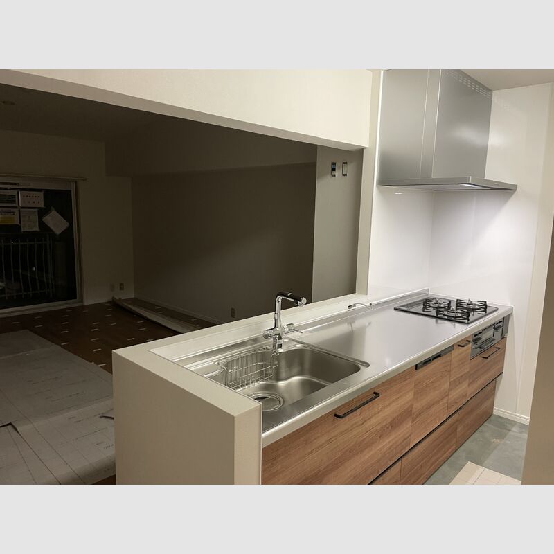 E9288592-A23F-4E60-AC58-421D8E8FAD73