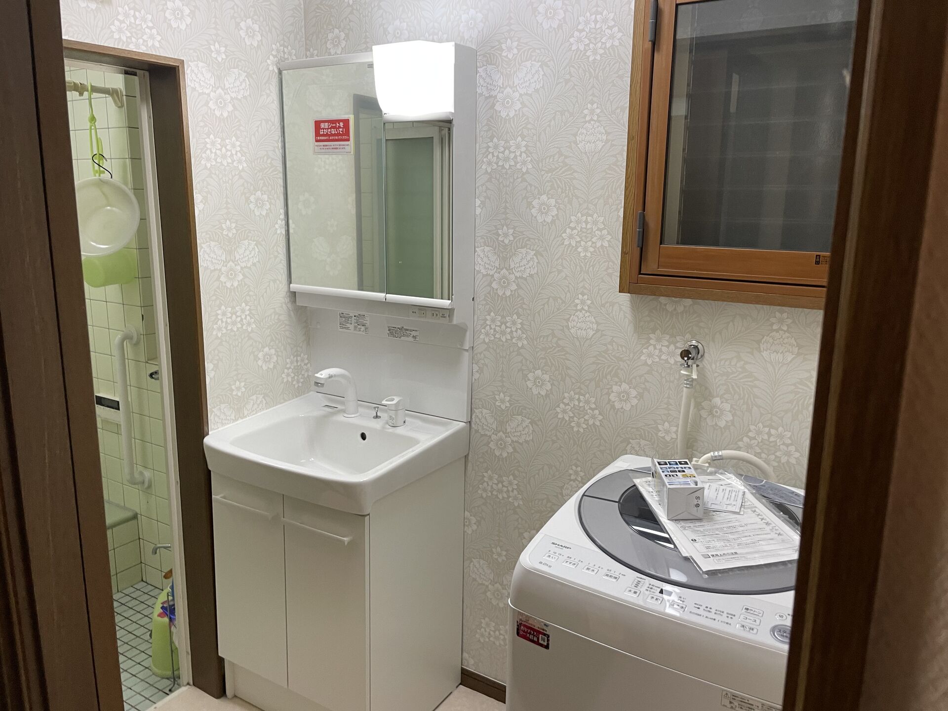 6E1237EA-DE94-4FEE-AA35-6C59FAD19096